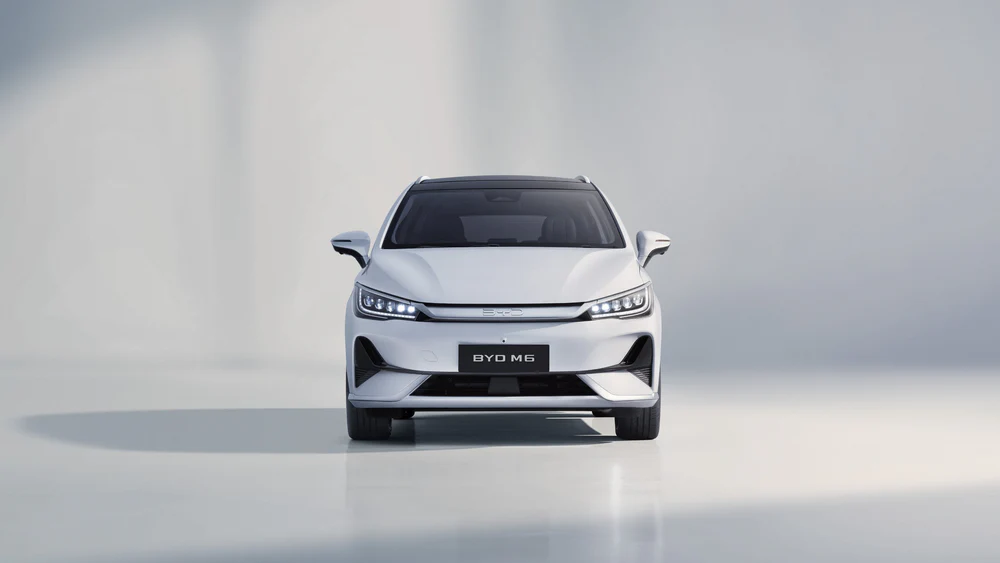 BYD M6 - 01