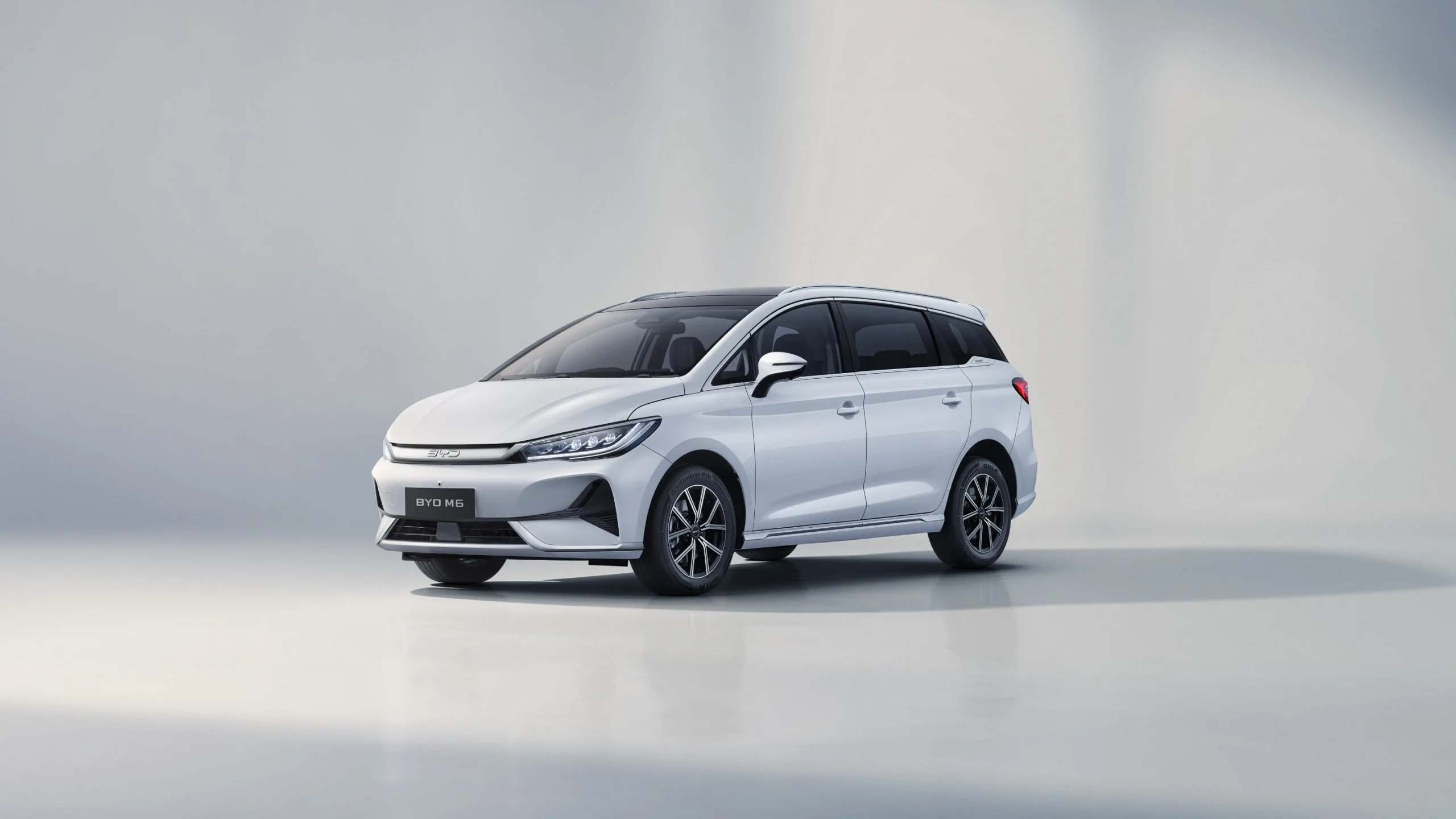 BYD M6 harga byd m6